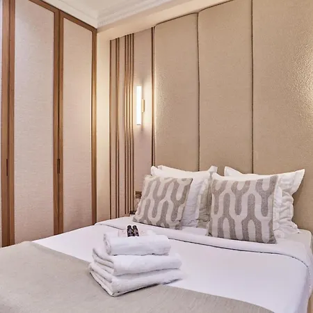 Air-conditioned Opera-louvre-2 Bedrooms