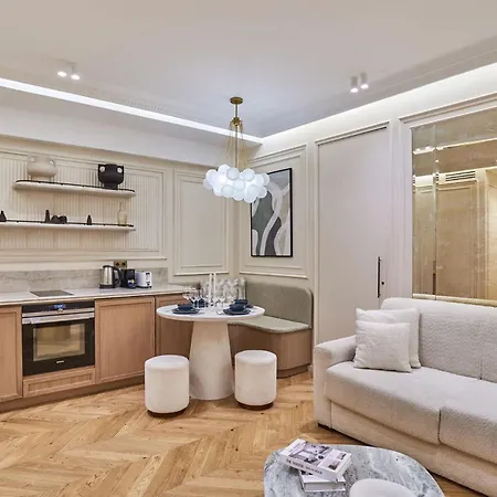 Air-conditioned Opera-louvre-2 Bedrooms *