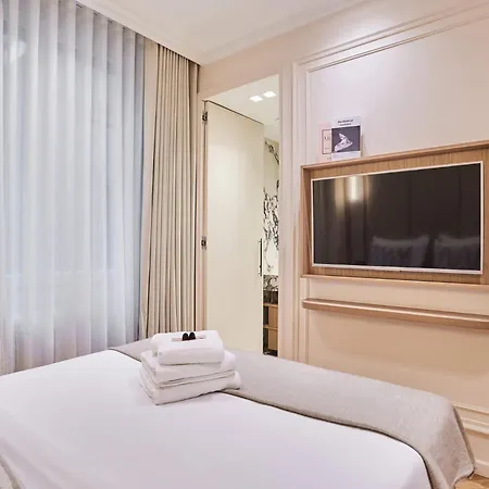 Air-conditioned Opera-louvre-2 Bedrooms Daire