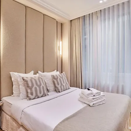 Air-conditioned Opera-louvre-2 Bedrooms