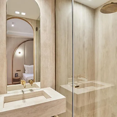 Air-conditioned Opera-louvre-2 Bedrooms *