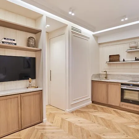 Air-conditioned Opera-louvre-2 Bedrooms *